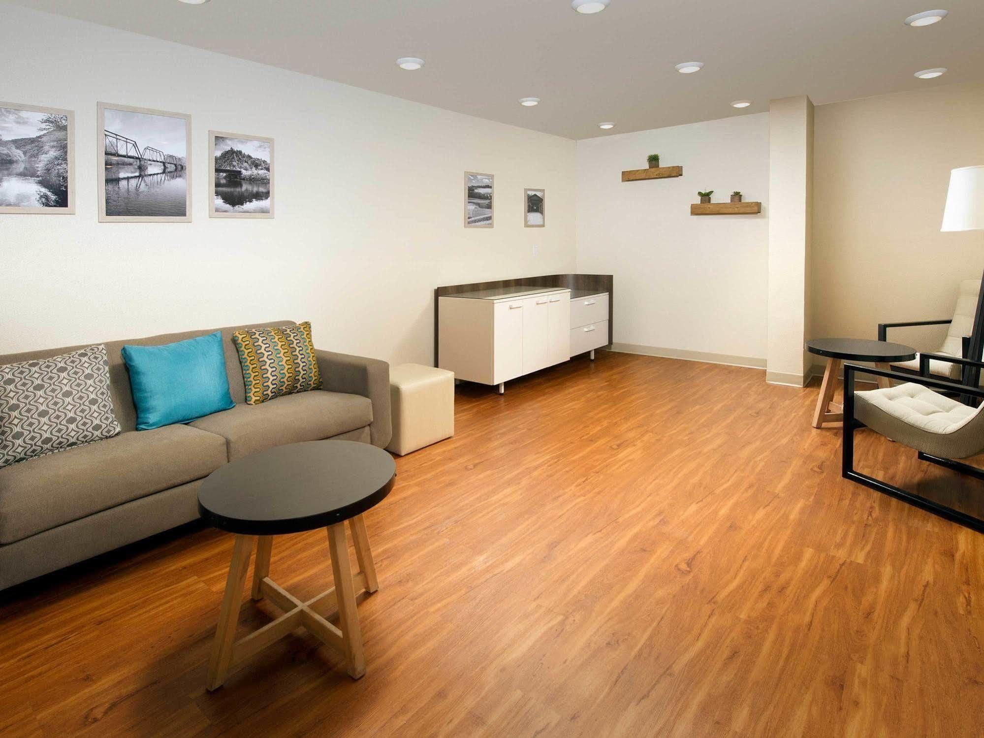 Woodspring Suites Akron Portage Lakes Zewnętrze zdjęcie