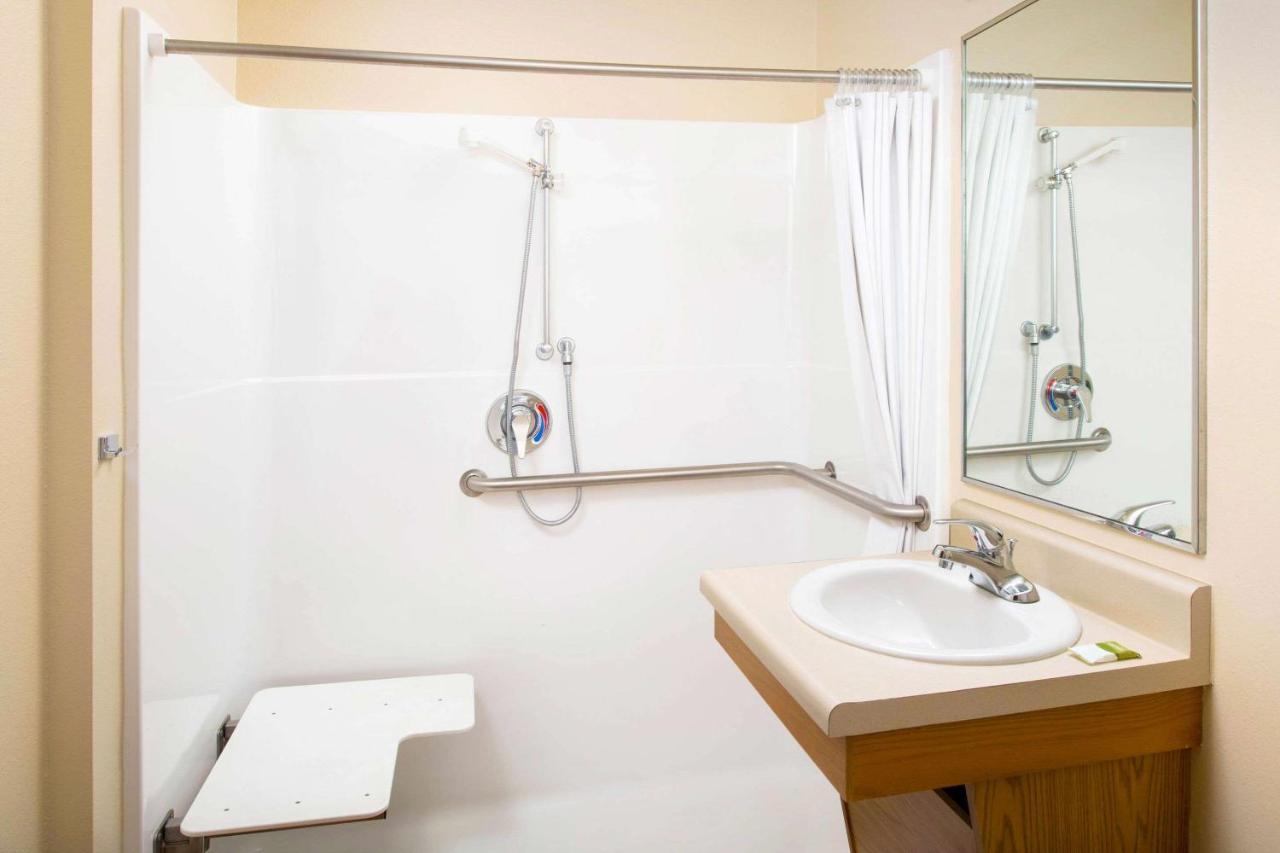 Woodspring Suites Akron Portage Lakes Zewnętrze zdjęcie